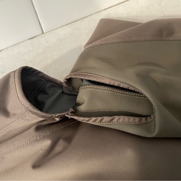 Under Armour mens lightweight coat. - Picture 8 of 12